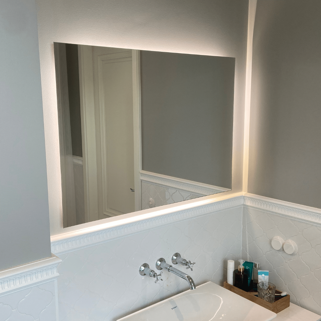 LED-ribaga peegel