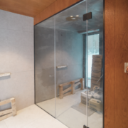 Kolmes osas saunaklaas musta furnituuriga