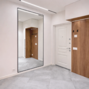 Kirgas peegel mustal alusel