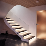 Kirkast klaasist piire