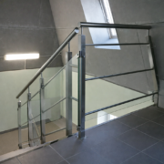 Kirgas klaas trepipiire