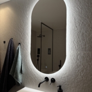 Kirgas ovaalne peegel tautvalgustusega