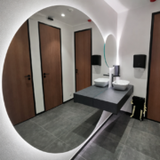 Ümmargune peegel taustvalgustusega