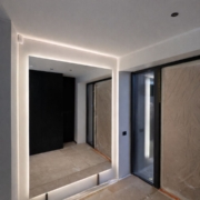 LED-taustvalgustusega peegel