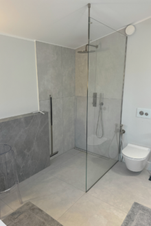 Tugilatiga kirgas dušiklaas