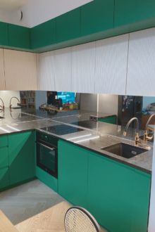 Kahes osas taustapeegel