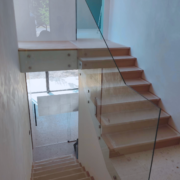 Kirgas trepiklaas punktkinnitustega