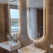 Erikujulised matistatud valgusribaga peeglid