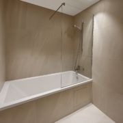 Kirkast klaasist vanniklaas