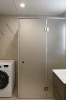 Matistatud klaasist dušinurk