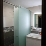 Toonitud klaasist lükanduks