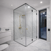 Kirka klaasiga dušiklaas musta furnituuriga