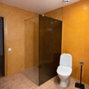 Toonitud dušiklaas ristlatiga