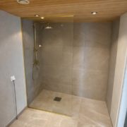 Kirgas dušiklaas kuldse profiiliga