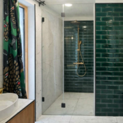 Kaheosaline dušiklaas uksega