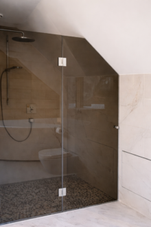 Toonitud erikujuline dušiklaas