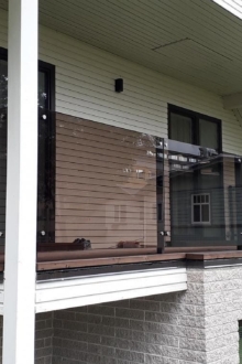 Toonitud klaasiga rõdupiire