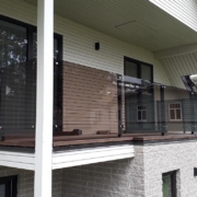 Toonitud klaasiga rõdupiire