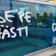 Sinisest toonklaasist vahesein