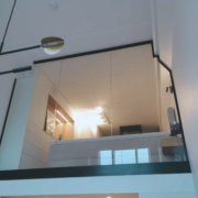 Kirkast klaasist vahesein