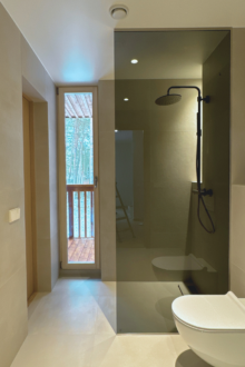 Toonitud dušiklaas hõbedase profiiliga