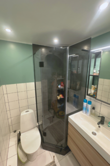 Kolme klaasiga dušikabiin