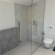 Tugilatiga kirgas dušiklaas