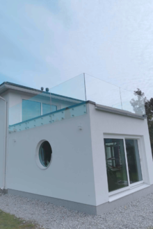 Kirgas klaaspiire punktkinnitustega