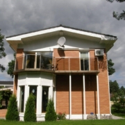 Toonitud klaasist rõdupiire