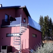 Toonitud klaasist rõdupiire