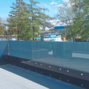 Matistatud klaasist klaaspiire