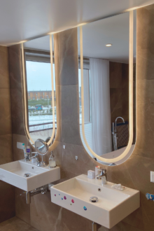 Erikujulised matistatud valgusribaga peeglid