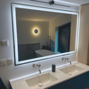 Matistatud valgusribaga peegel