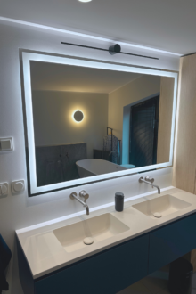 Matistatud valgusribaga peegel