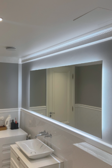 Taustvalgustusega peegel