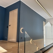 Lamineeritud kirkast klaasist trepipiire