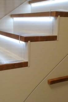 Kirgas läbipaistev klaas