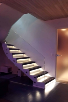 Kirgas läbipaistev klaas