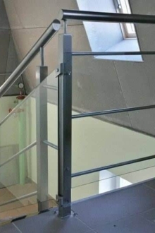 Kirgas läbipaistev klaas