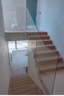 Kirgas trepiklaas punktkinnitustega