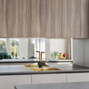 Karastatud taustapeegel