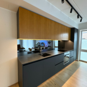 Karastatud taustapeegel