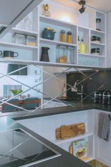 Uuristatud mustriga taustaklaas