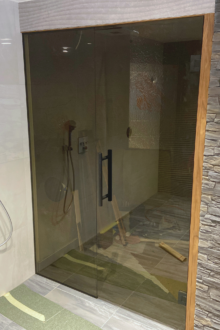 Toonklaasist uks ja satsklaas