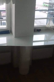 Värvitud kirgas lauaklaas