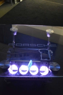 Kirgas läbipaistev klaas