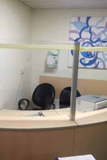 Kirgas läbipaistev klaas