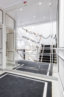 Uuristatud mustriga peegelsein